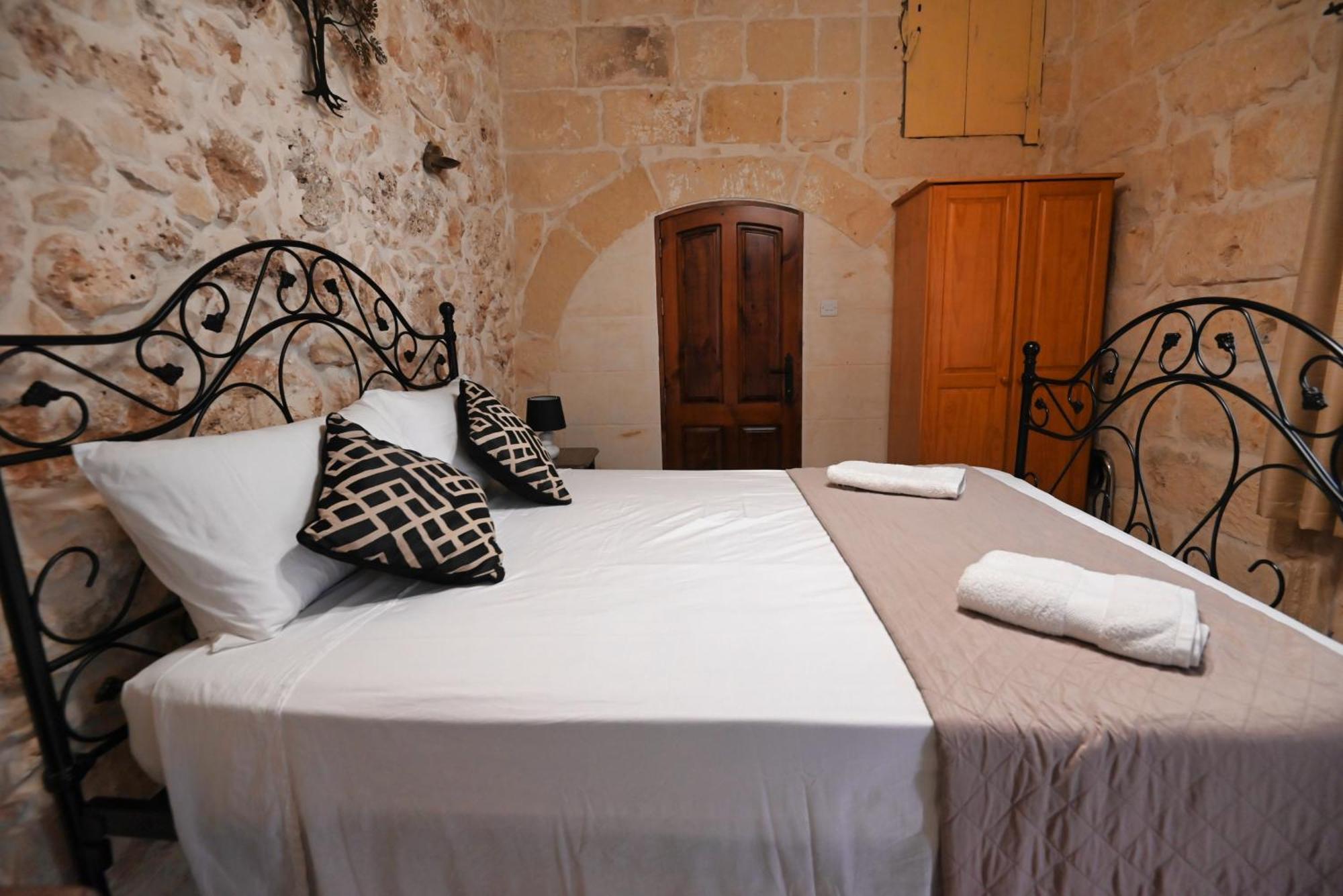 The Cloisters Bed & Breakfast