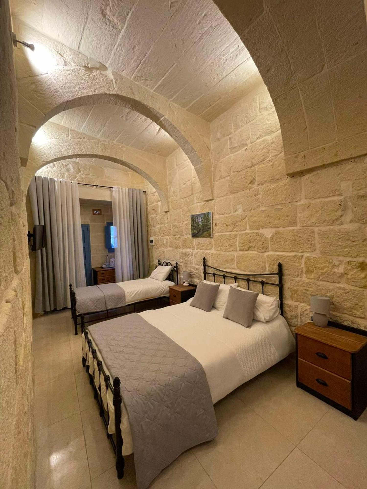 The Cloisters Bed & Breakfast *