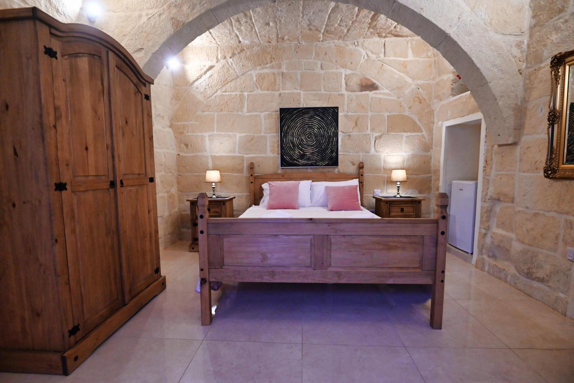 The Cloisters Bed & Breakfast *
