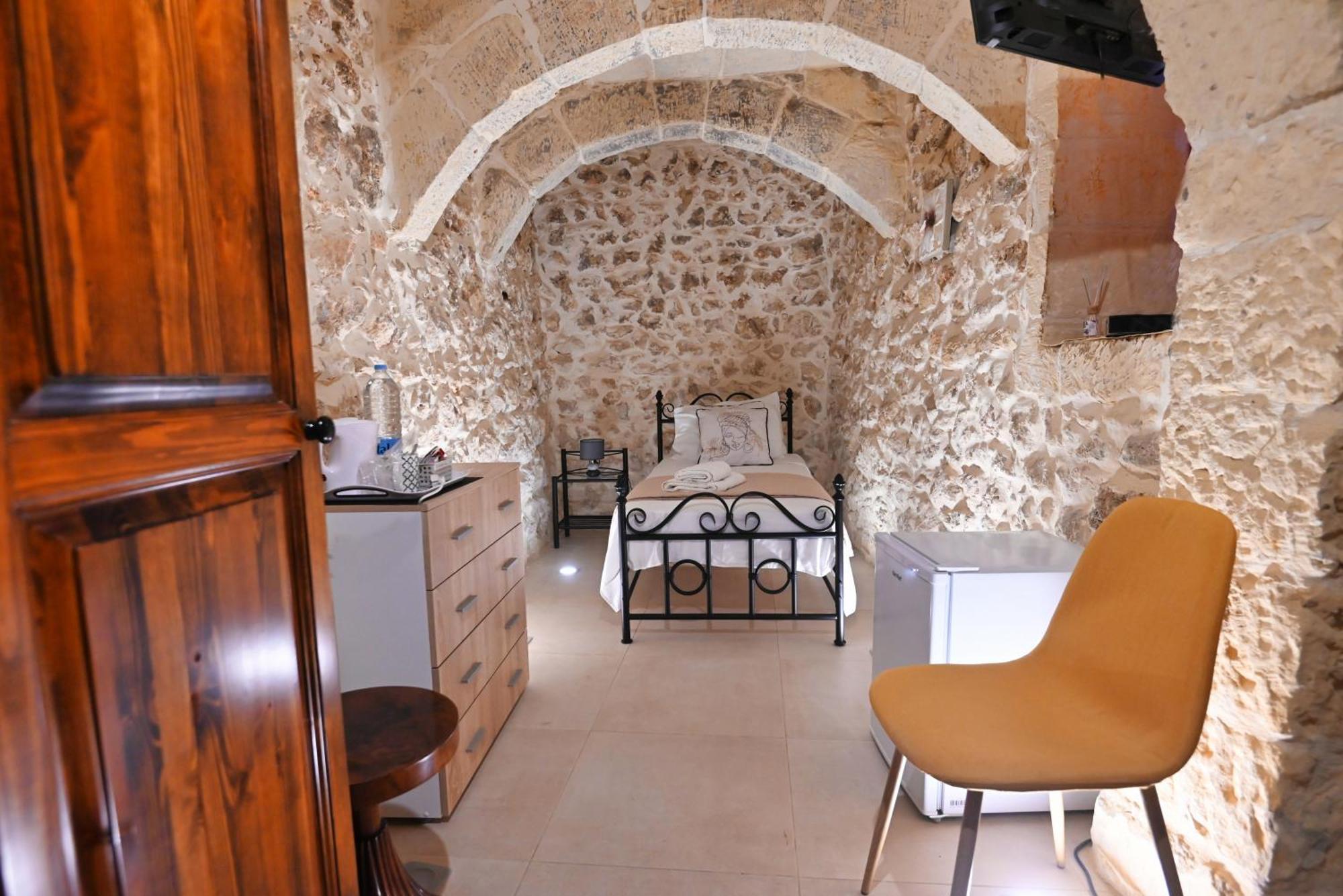 The Cloisters Bed & Breakfast