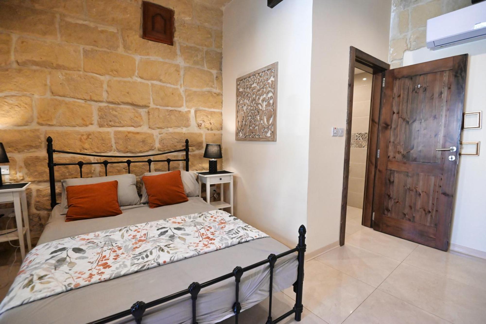 The Cloisters Bed & Breakfast
